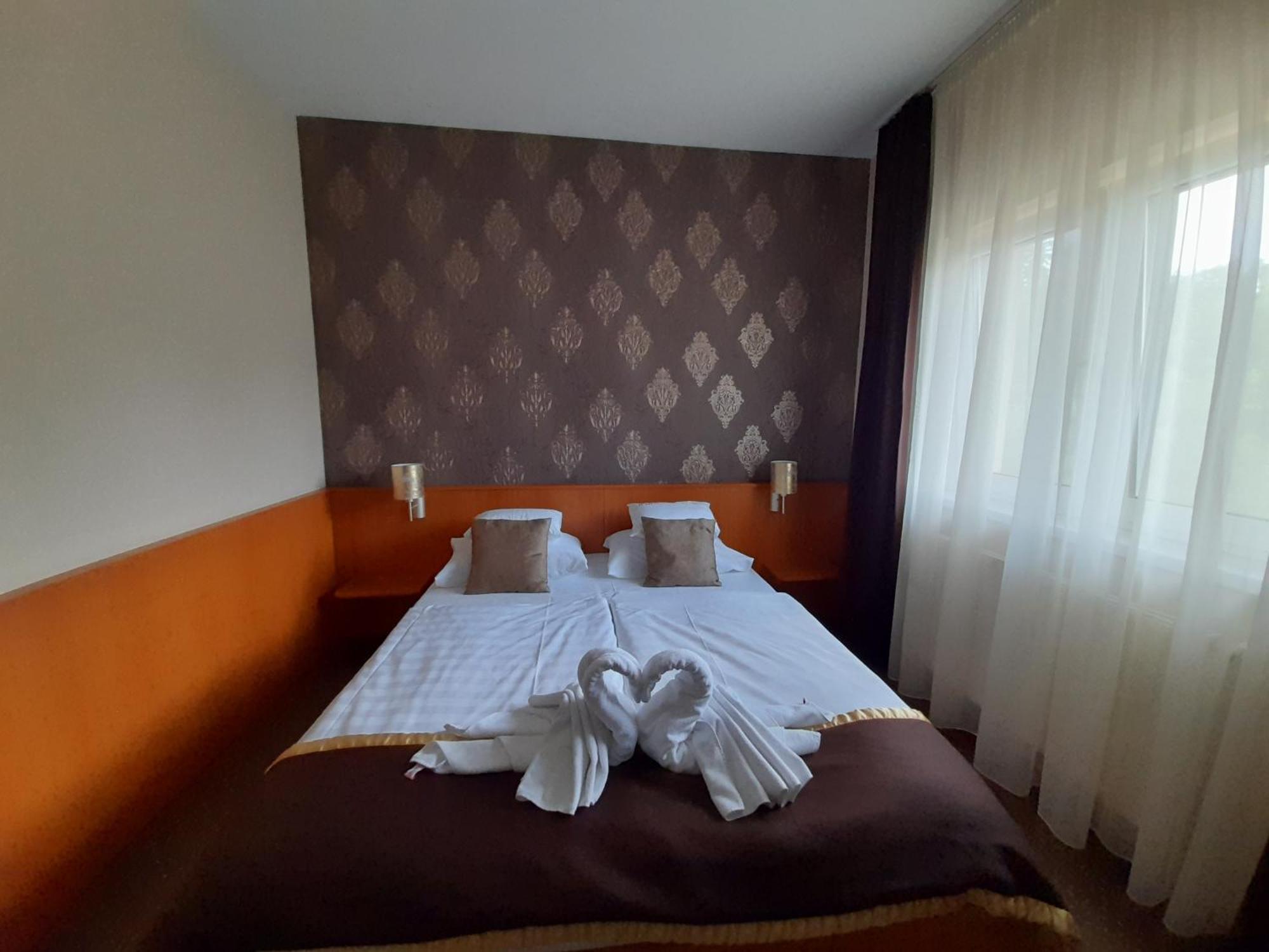 Hotel Platan Székesfehérvár Exteriér fotografie